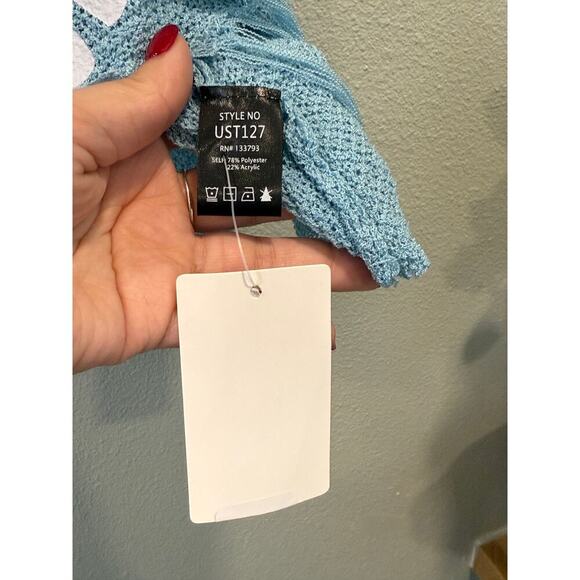 POL Distressed Daisy Flower V-Neck - Picture 5 of 6